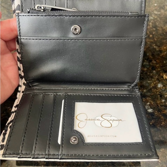 Jessica Simpson White Textured Wallet - Picture 2 of 4